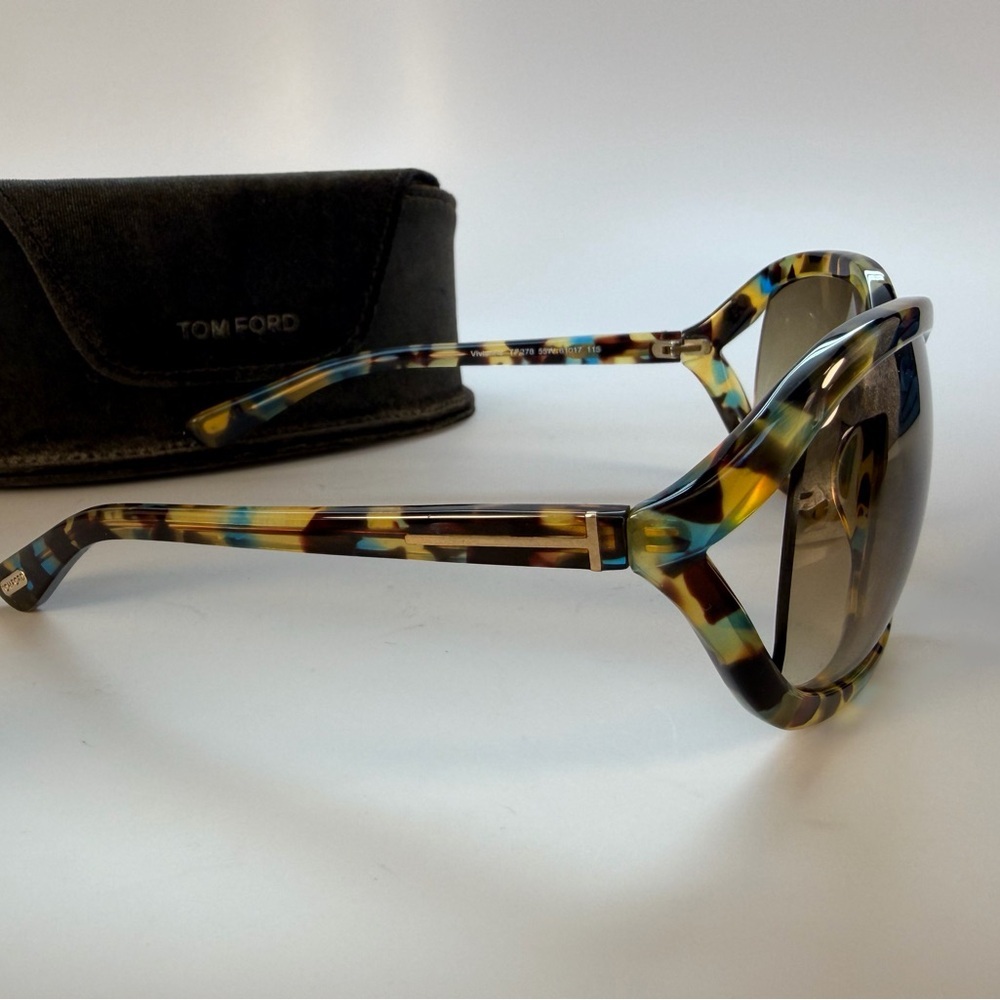 Vintage Tom Ford Tortoise and Blue Y2k Women's Sunglasses